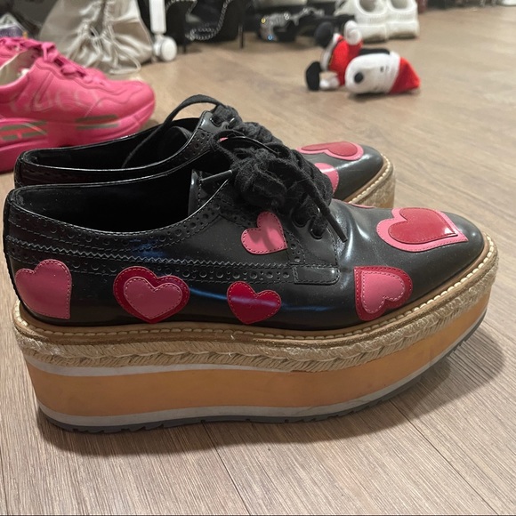 Prada - Picture 4 of 6